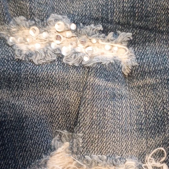 Miss Me Cropped Jeans - Picture 6 of 9